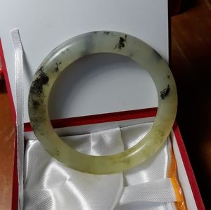Black and white jade bangle